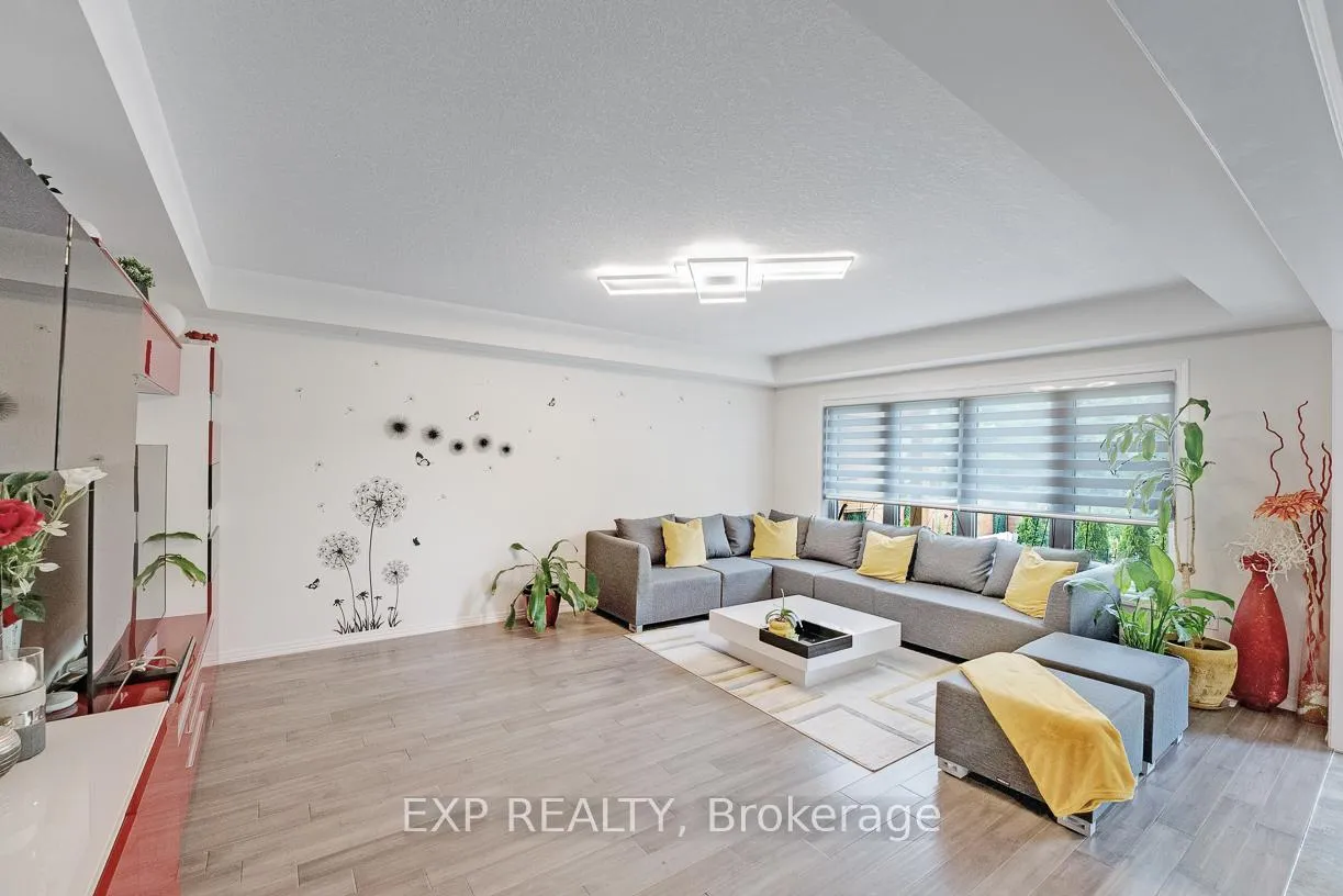 Photo 10 of 7737 Hackberry Trail, Niagara Falls, Brown — HOMEH