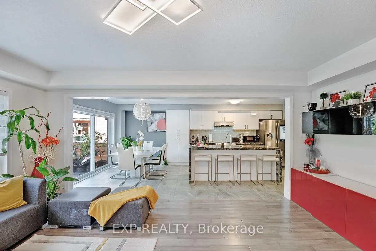 Photo 13 of 7737 Hackberry Trail, Niagara Falls, Brown — HOMEH