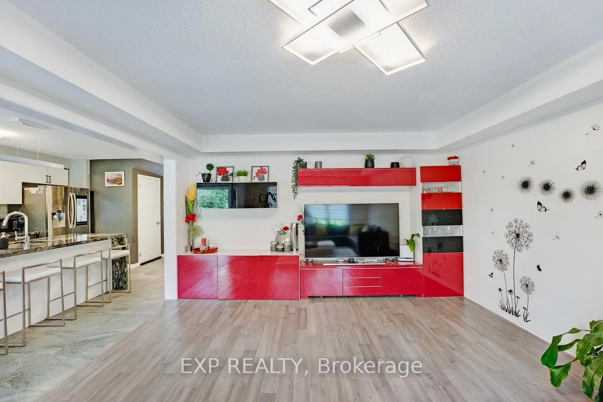Photo 14 of 7737 Hackberry Trail, Niagara Falls, Brown — HOMEH