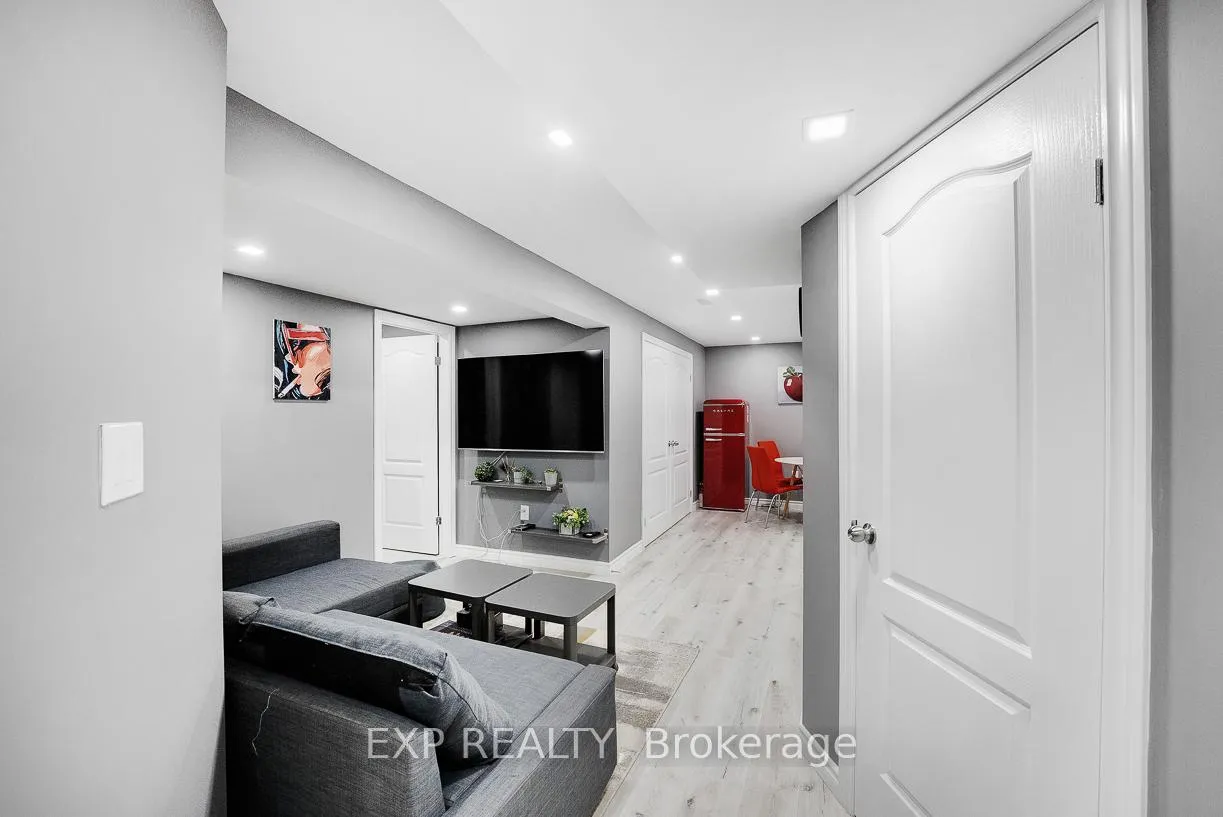 Photo 27 of 7737 Hackberry Trail, Niagara Falls, Brown — HOMEH