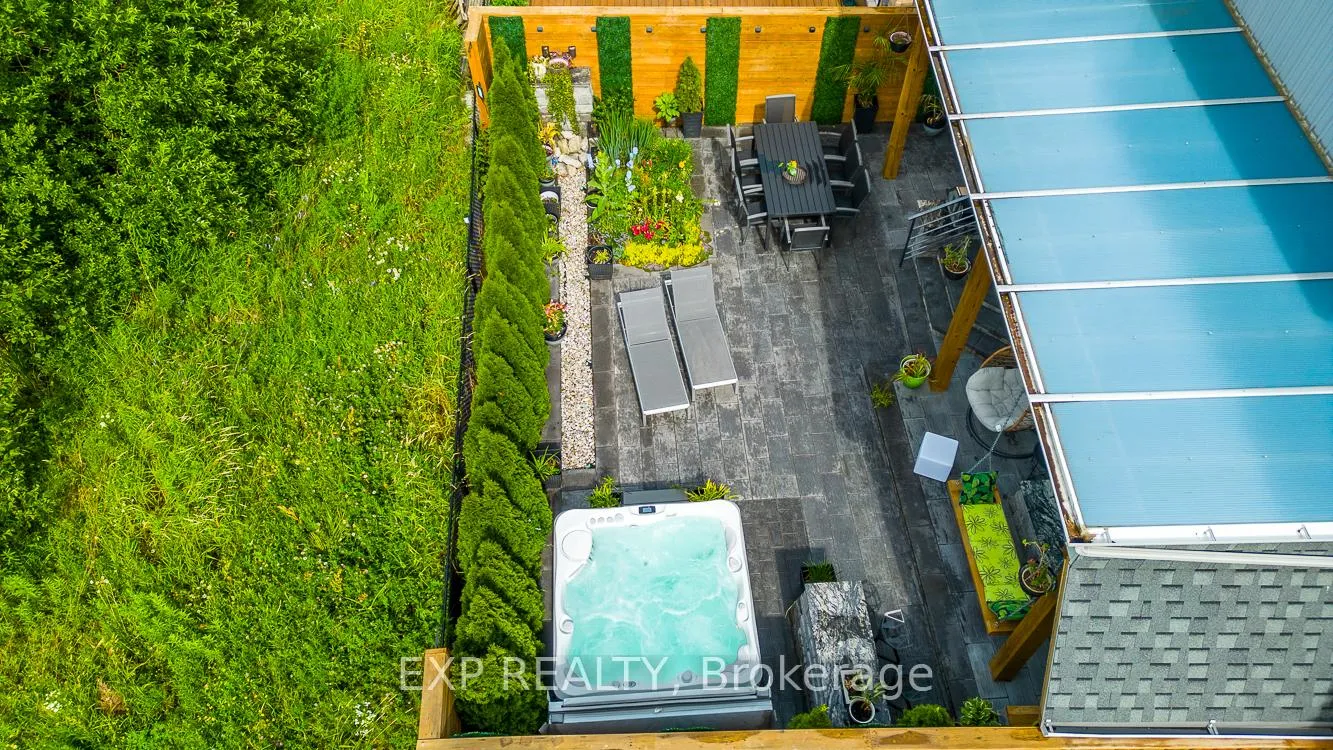 Photo 31 of 7737 Hackberry Trail, Niagara Falls, Brown — HOMEH