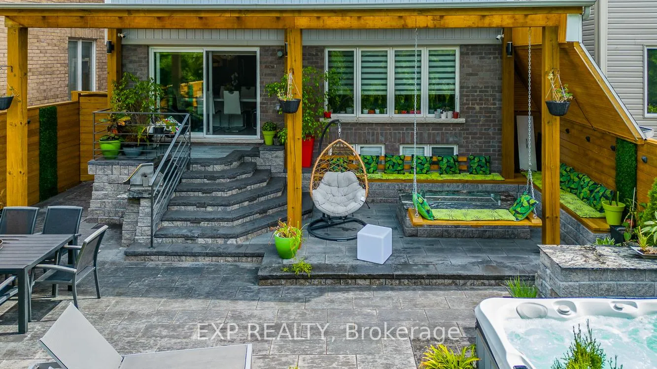 Photo 33 of 7737 Hackberry Trail, Niagara Falls, Brown — HOMEH