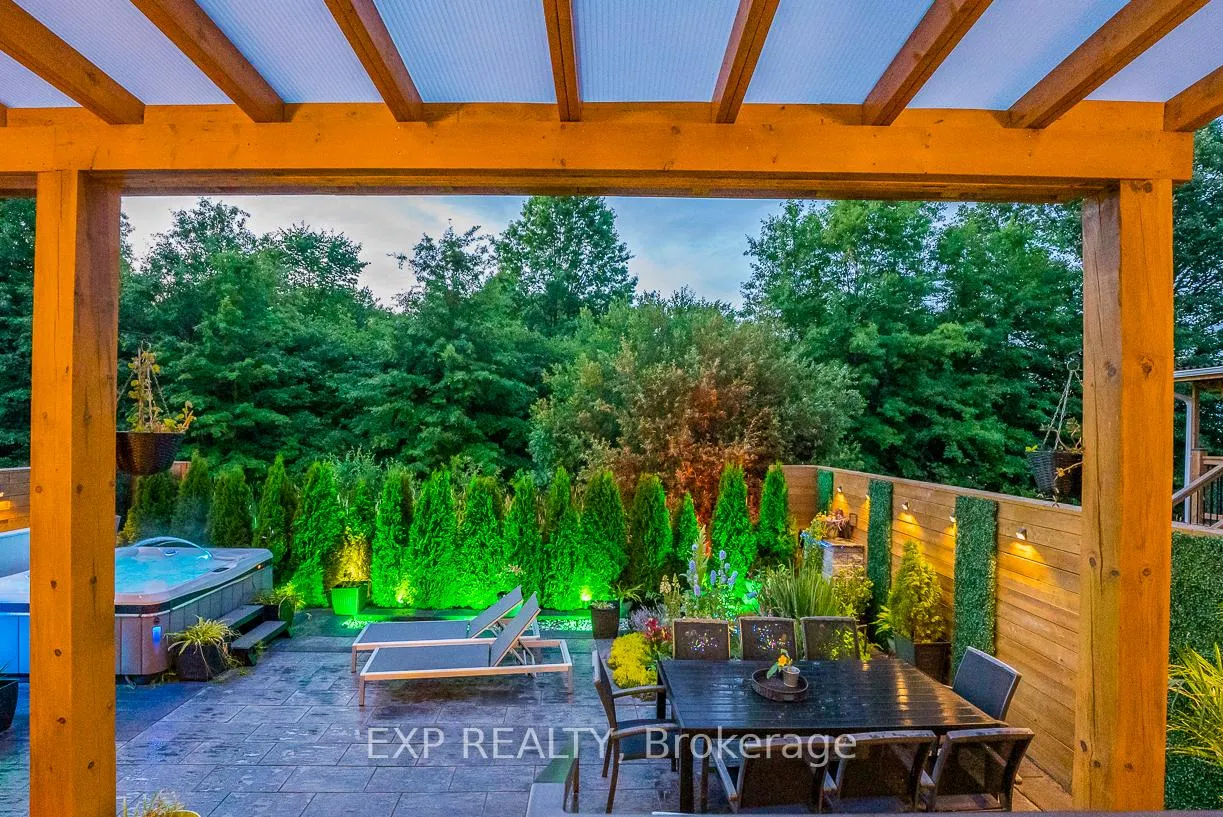 Photo 44 of 7737 Hackberry Trail, Niagara Falls, Brown — HOMEH