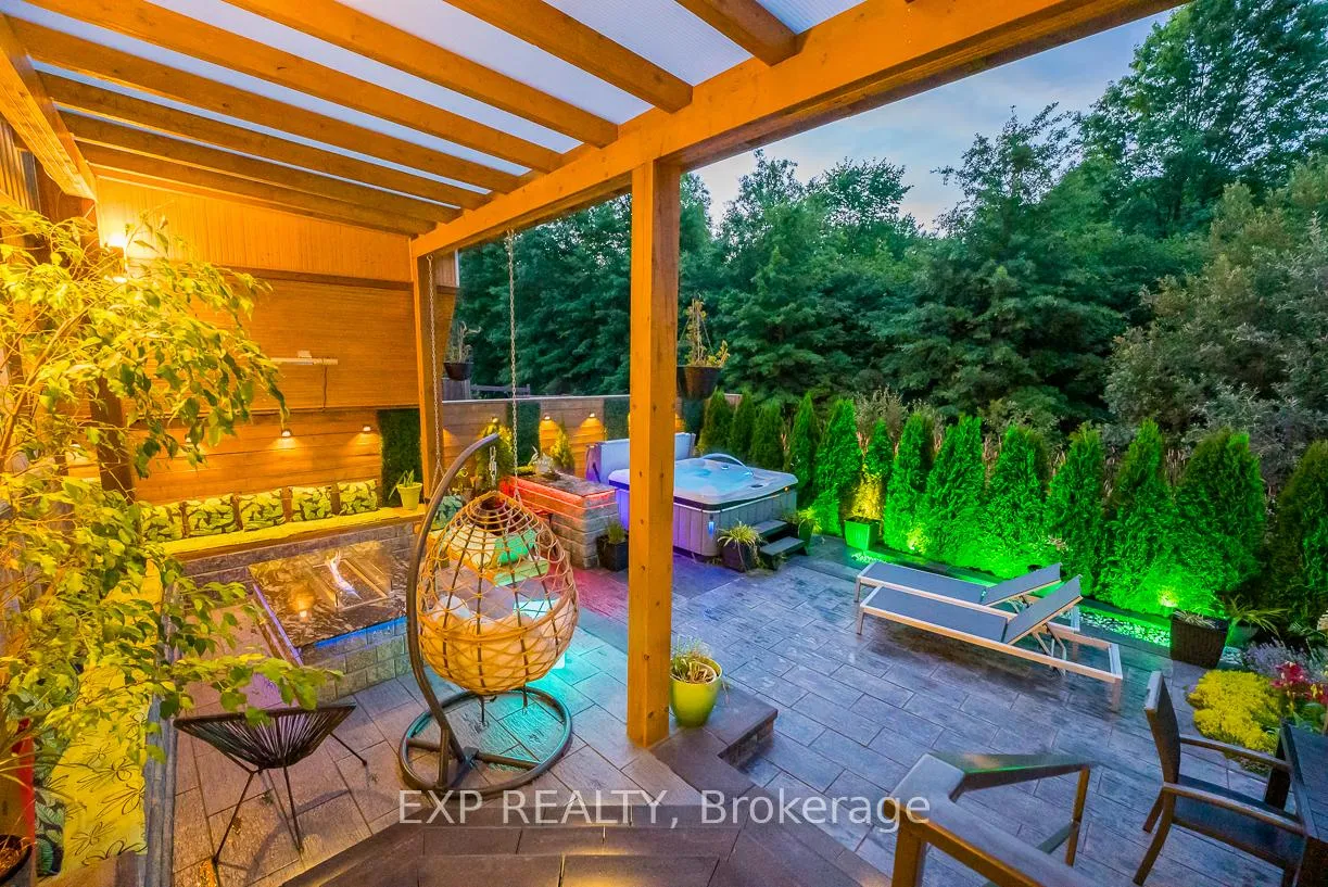 Photo 45 of 7737 Hackberry Trail, Niagara Falls, Brown — HOMEH