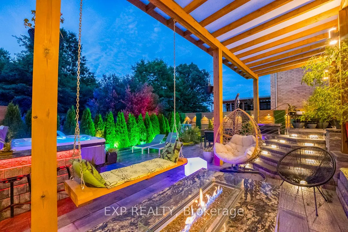 Photo 48 of 7737 Hackberry Trail, Niagara Falls, Brown — HOMEH