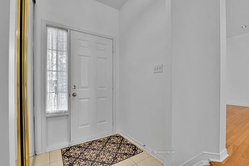 Photo 4 of 42 Jack Aaron Drive, Ottawa, Craig Henry/Woodvale — HOMEH