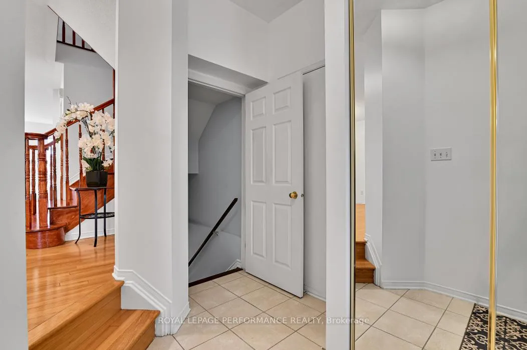 Photo 5 of 42 Jack Aaron Drive, Ottawa, Craig Henry/Woodvale — HOMEH