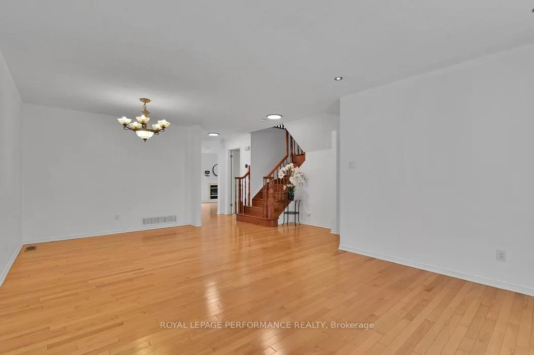 Photo 7 of 42 Jack Aaron Drive, Ottawa, Craig Henry/Woodvale — HOMEH