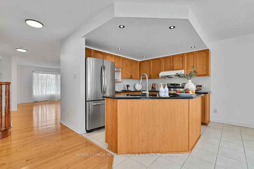 Photo 9 of 42 Jack Aaron Drive, Ottawa, Craig Henry/Woodvale — HOMEH