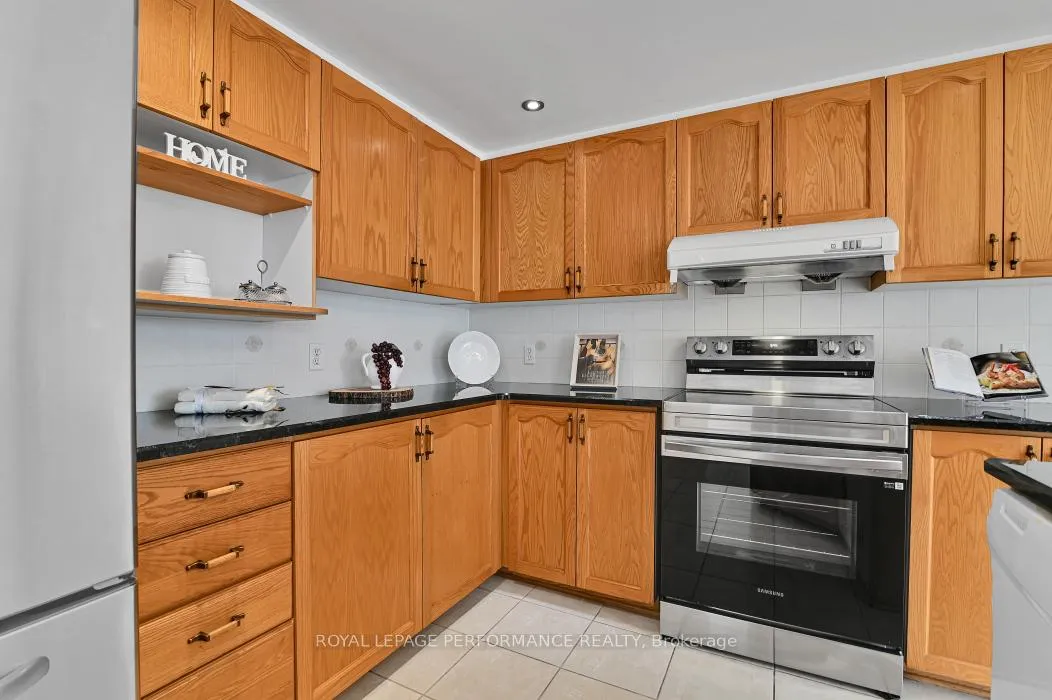 Photo 10 of 42 Jack Aaron Drive, Ottawa, Craig Henry/Woodvale — HOMEH