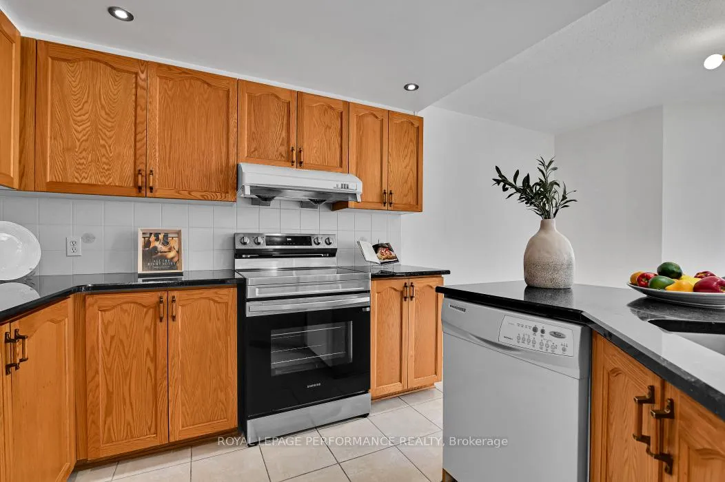 Photo 11 of 42 Jack Aaron Drive, Ottawa, Craig Henry/Woodvale — HOMEH