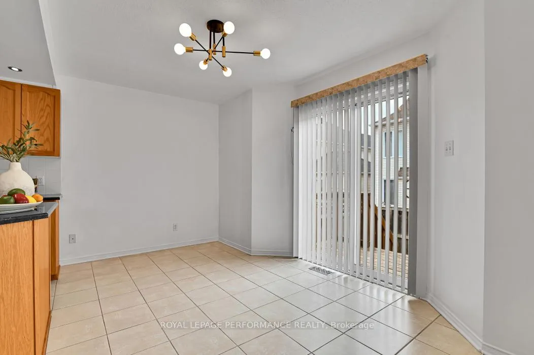Photo 13 of 42 Jack Aaron Drive, Ottawa, Craig Henry/Woodvale — HOMEH
