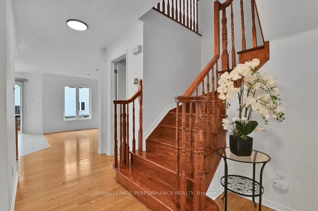 Photo 16 of 42 Jack Aaron Drive, Ottawa, Craig Henry/Woodvale — HOMEH