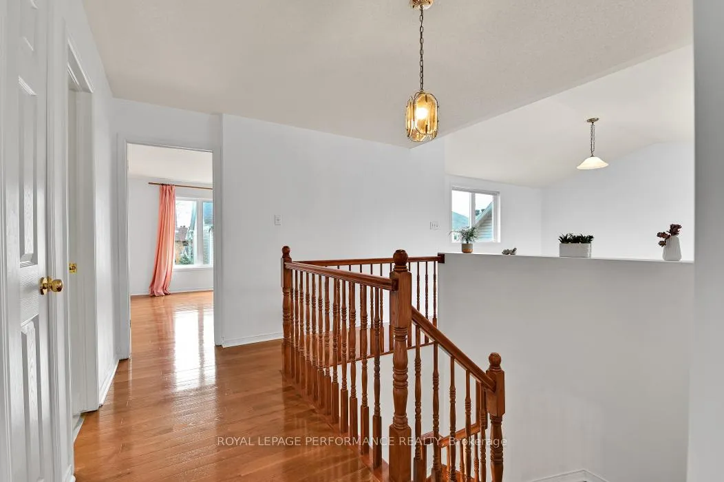 Photo 17 of 42 Jack Aaron Drive, Ottawa, Craig Henry/Woodvale — HOMEH