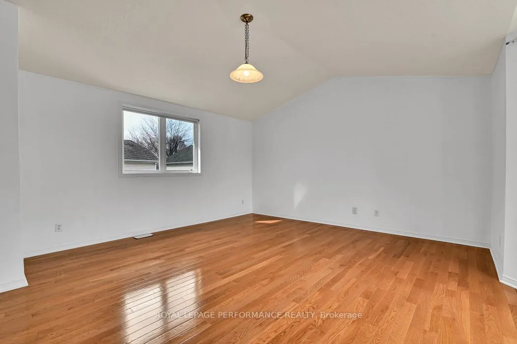 Photo 19 of 42 Jack Aaron Drive, Ottawa, Craig Henry/Woodvale — HOMEH