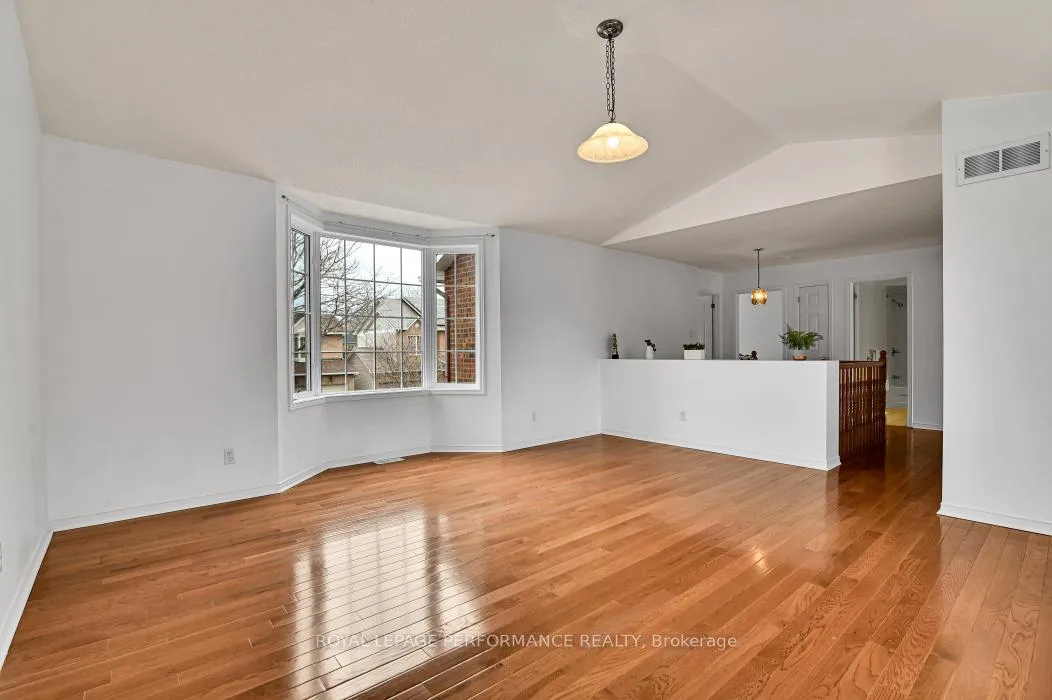Photo 20 of 42 Jack Aaron Drive, Ottawa, Craig Henry/Woodvale — HOMEH