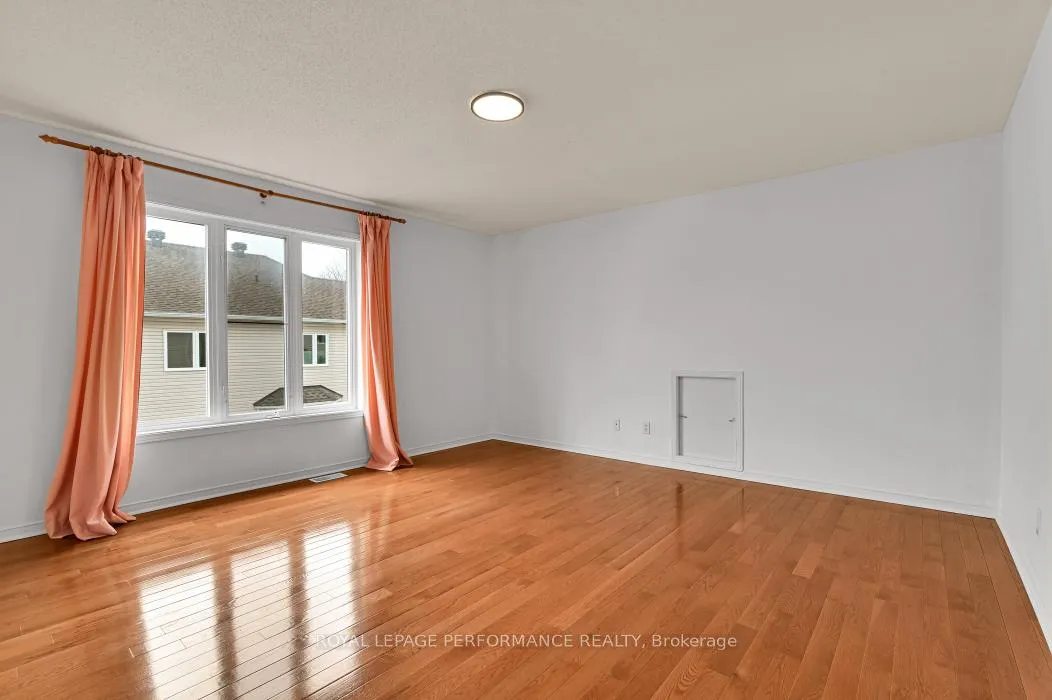 Photo 21 of 42 Jack Aaron Drive, Ottawa, Craig Henry/Woodvale — HOMEH