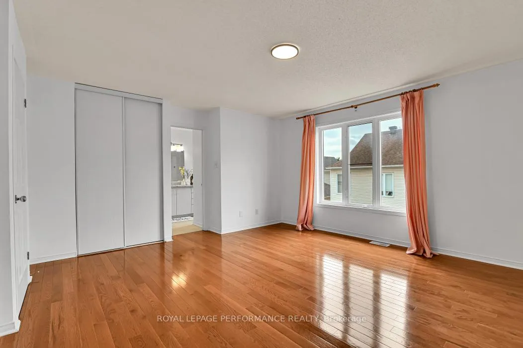 Photo 22 of 42 Jack Aaron Drive, Ottawa, Craig Henry/Woodvale — HOMEH