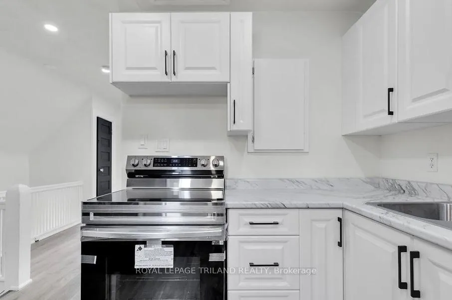 Photo 2 of Unit Upper, 96 Forest Avenue, St. Thomas — HOMEH