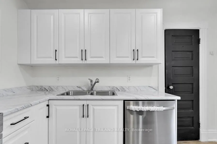 Photo 3 of Unit Upper, 96 Forest Avenue, St. Thomas — HOMEH