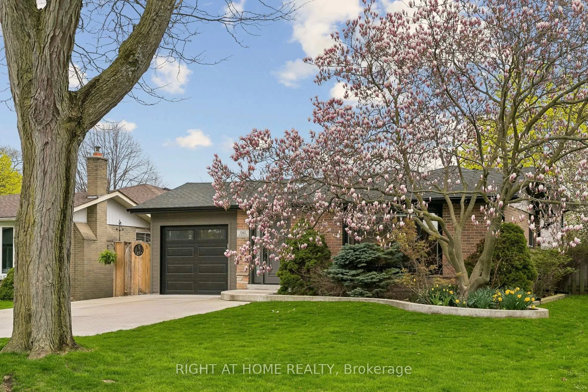 Photo 2 of 1362 Sycamore Drive, Burlington, Palmer — HOMEH
