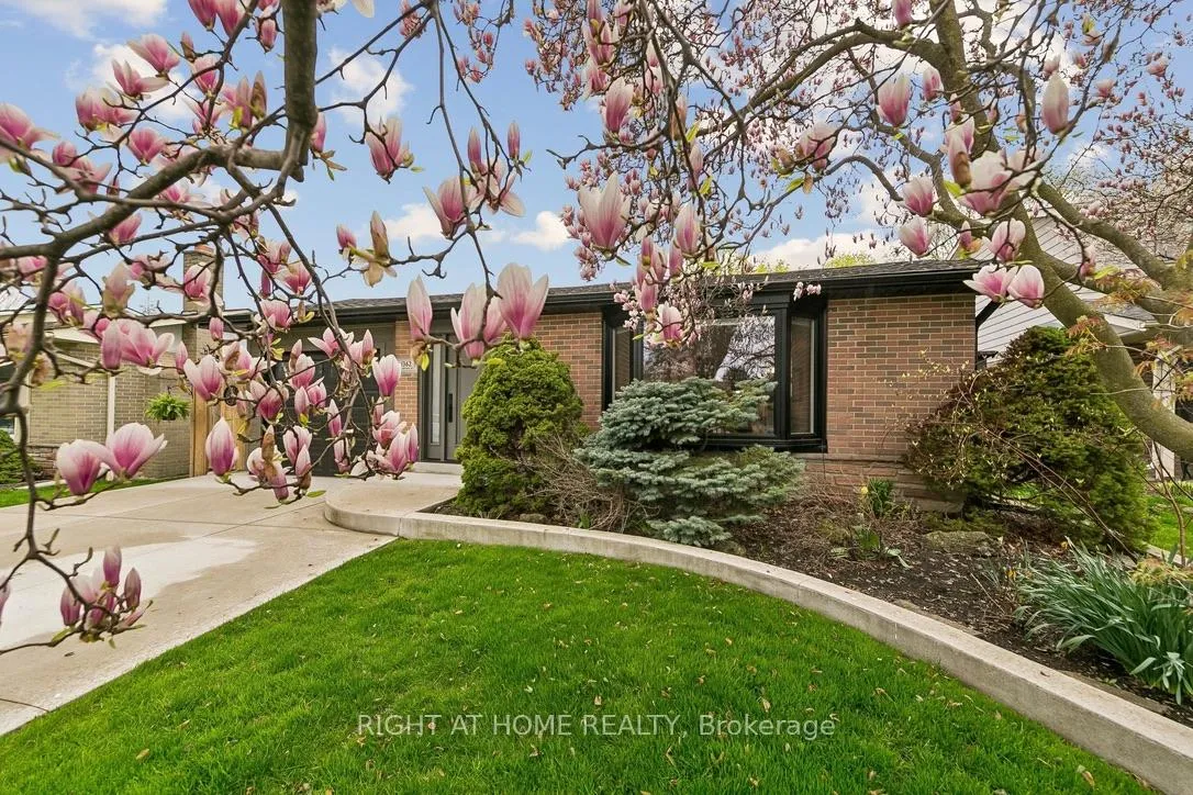 Photo 4 of 1362 Sycamore Drive, Burlington, Palmer — HOMEH
