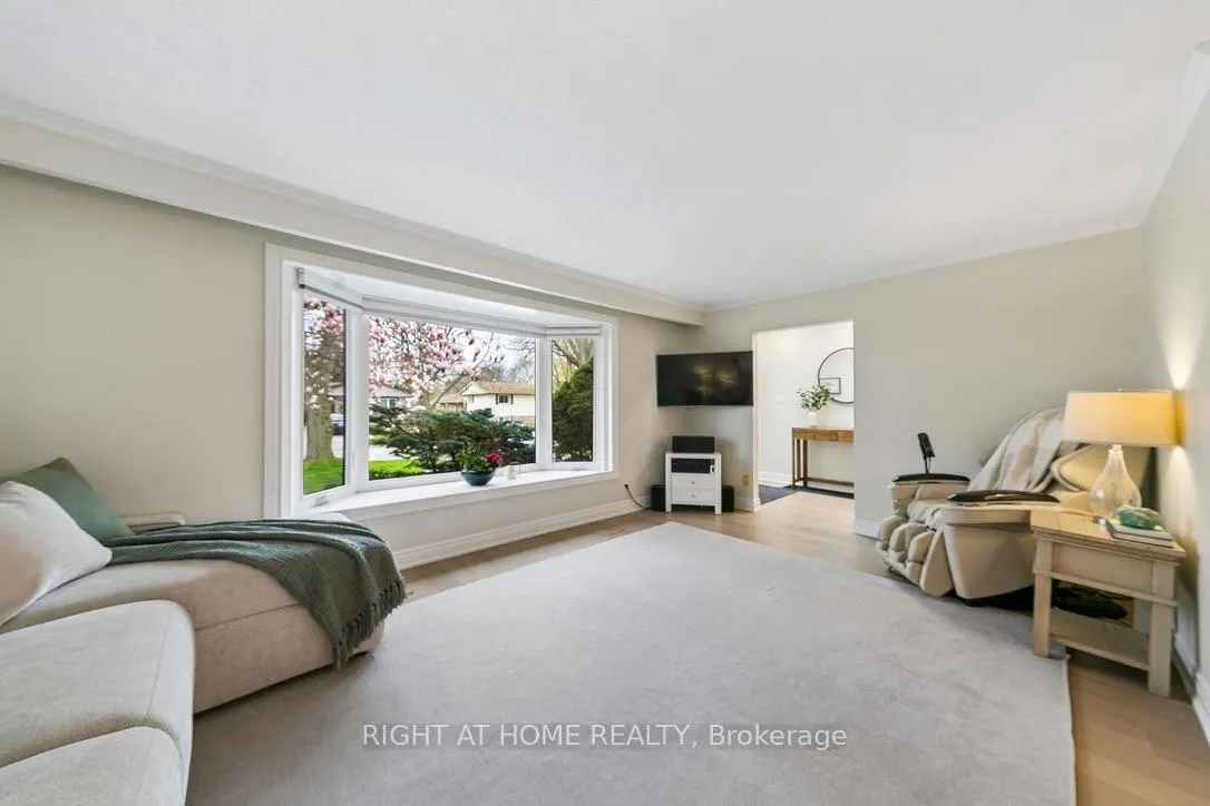 Photo 11 of 1362 Sycamore Drive, Burlington, Palmer — HOMEH