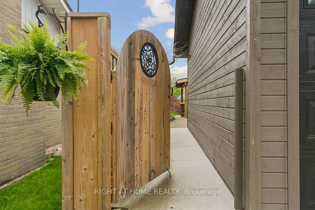 Photo 36 of 1362 Sycamore Drive, Burlington, Palmer — HOMEH