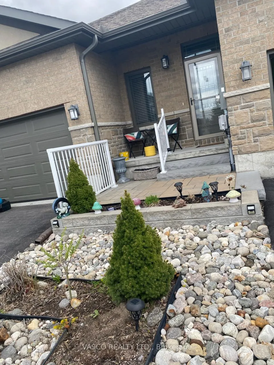 Photo 3 of 33 Farmington Crescent N, Belleville, Thurlow Ward — HOMEH