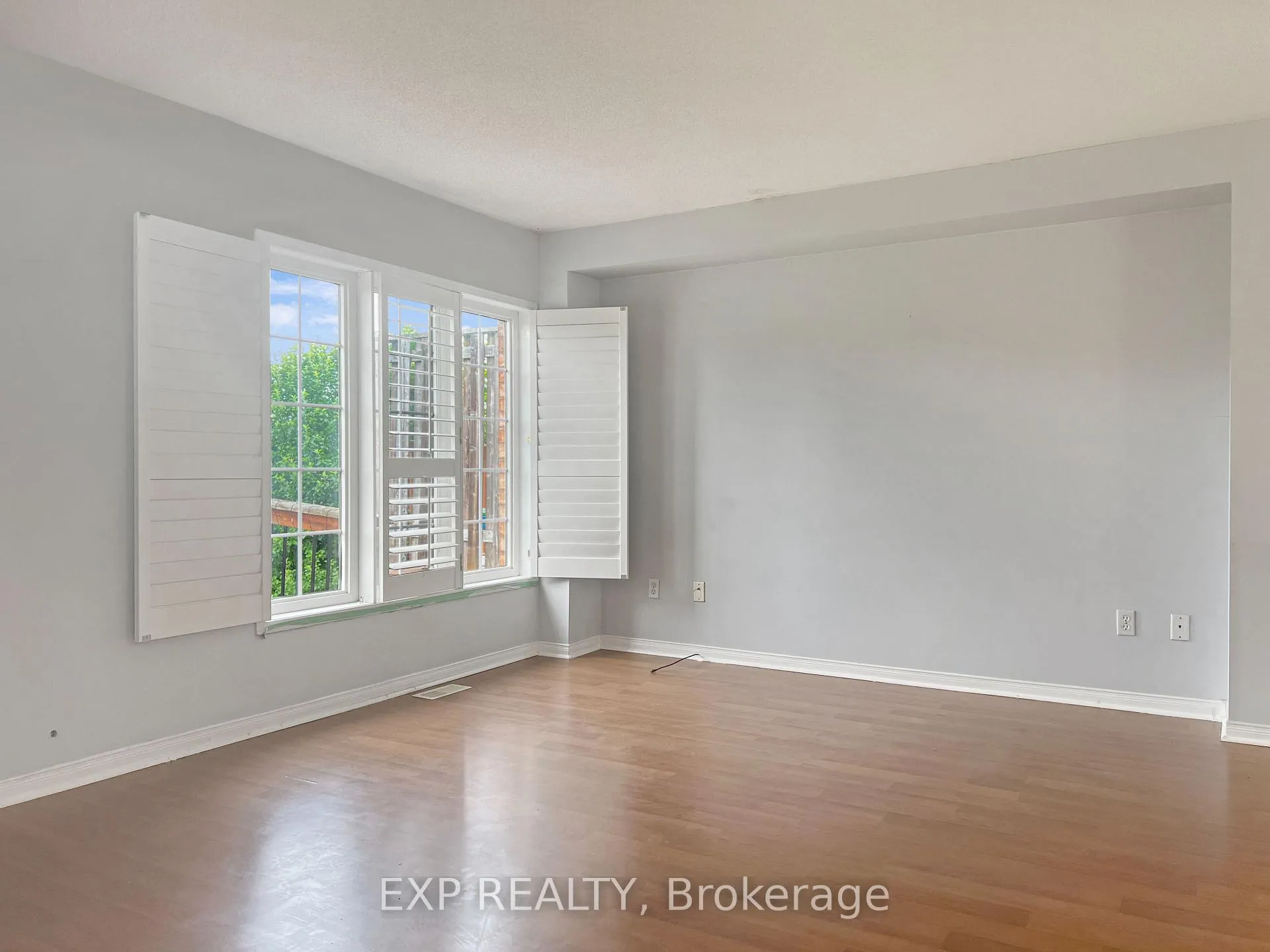 Photo 2 of Unit Upper, 26 Millcliff Circle, Aurora, Aurora Grove — HOMEH