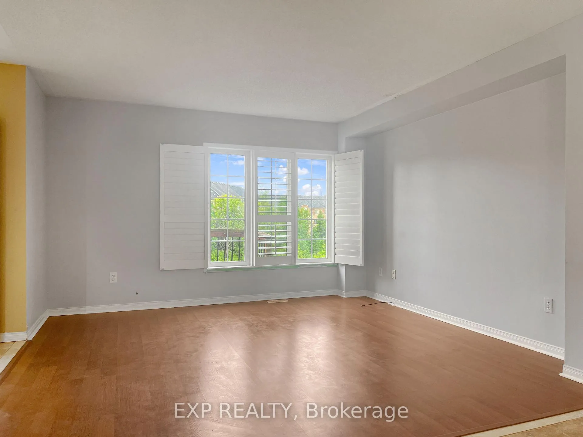 Photo 4 of Unit Upper, 26 Millcliff Circle, Aurora, Aurora Grove — HOMEH