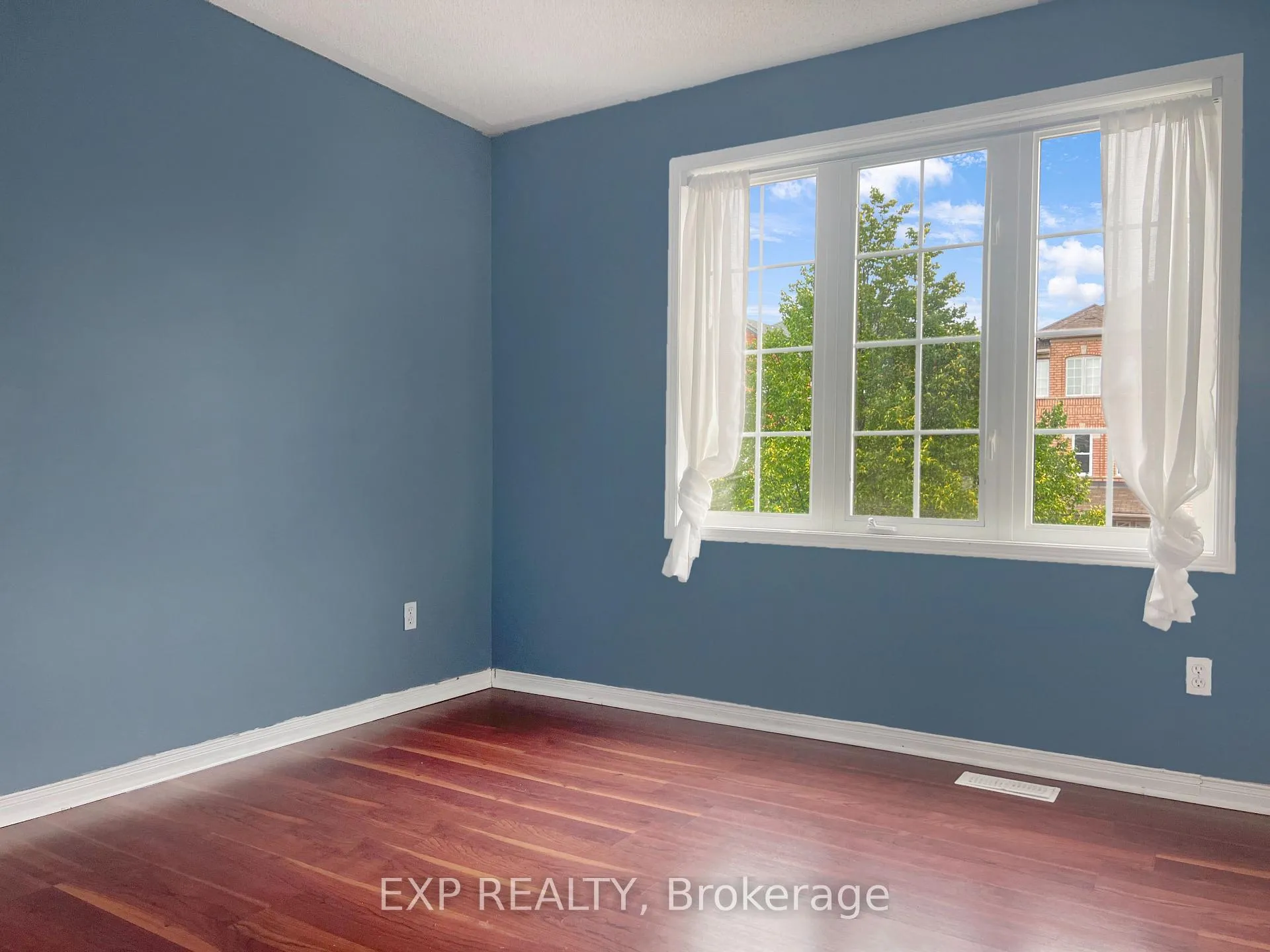 Photo 5 of Unit Upper, 26 Millcliff Circle, Aurora, Aurora Grove — HOMEH