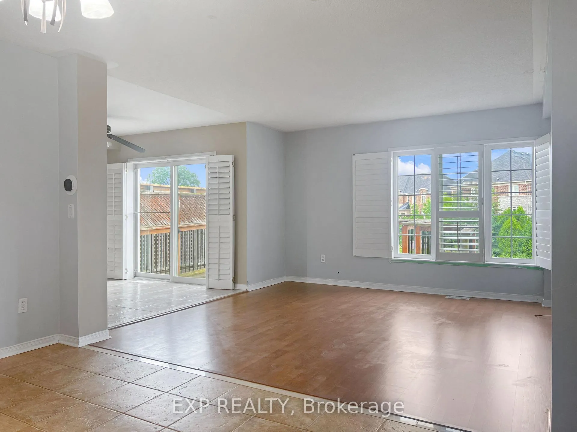 Photo 7 of Unit Upper, 26 Millcliff Circle, Aurora, Aurora Grove — HOMEH