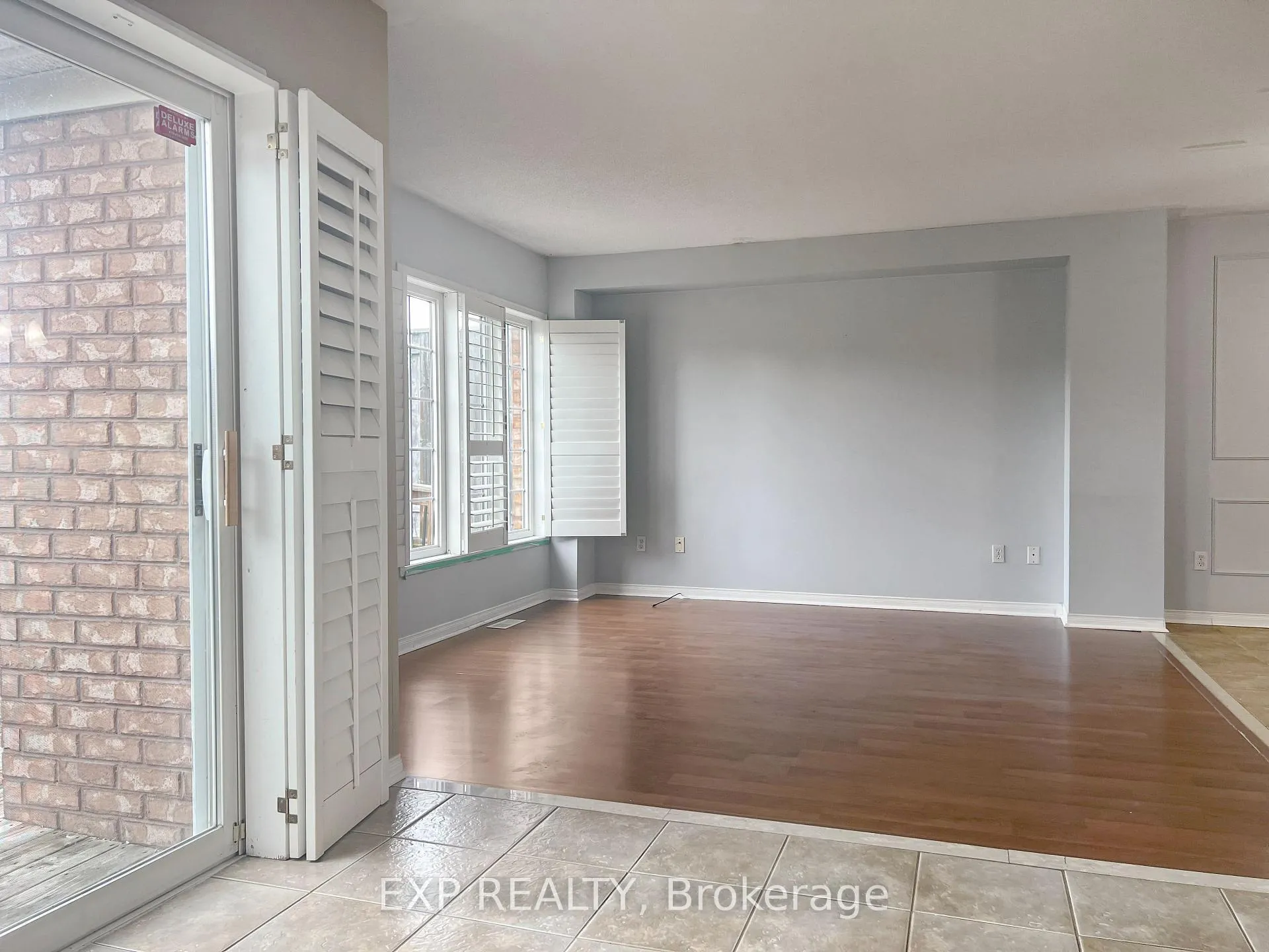 Photo 8 of Unit Upper, 26 Millcliff Circle, Aurora, Aurora Grove — HOMEH