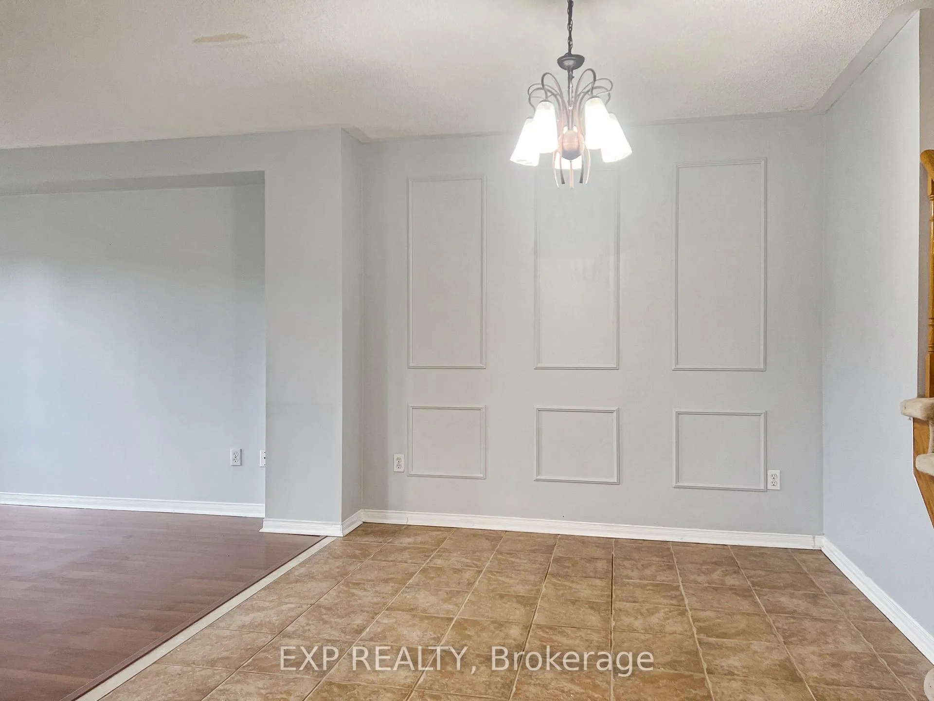 Photo 11 of Unit Upper, 26 Millcliff Circle, Aurora, Aurora Grove — HOMEH