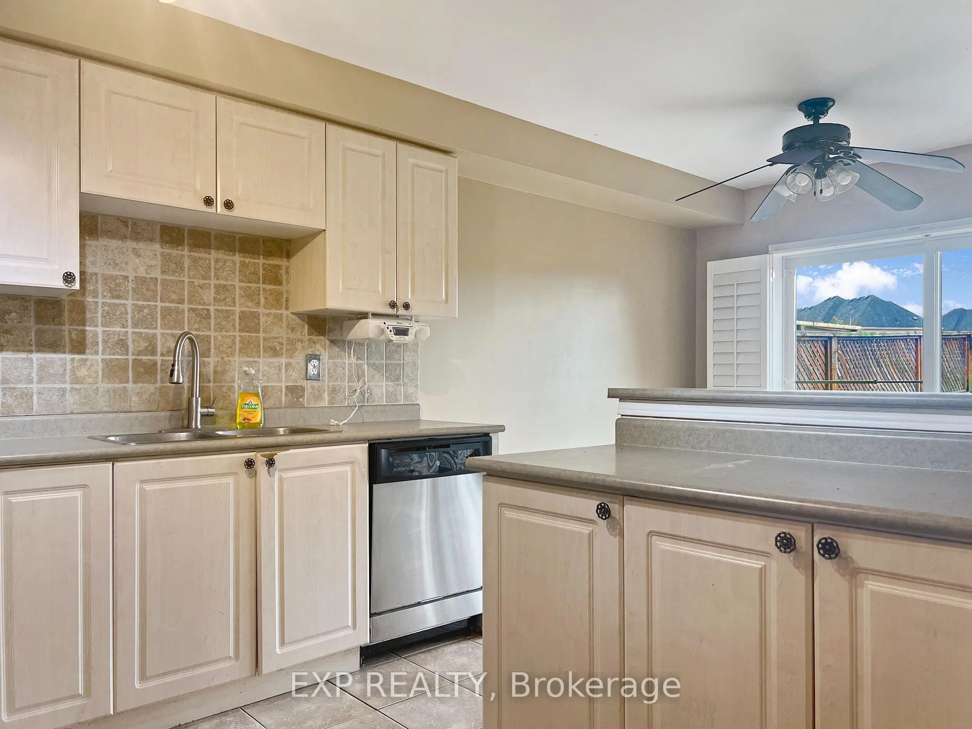 Photo 13 of Unit Upper, 26 Millcliff Circle, Aurora, Aurora Grove — HOMEH