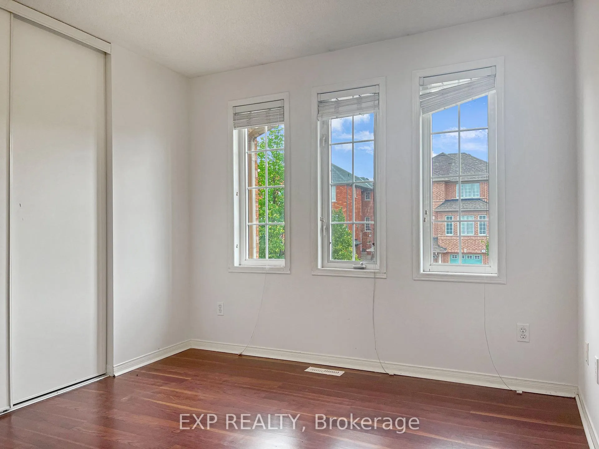 Photo 14 of Unit Upper, 26 Millcliff Circle, Aurora, Aurora Grove — HOMEH