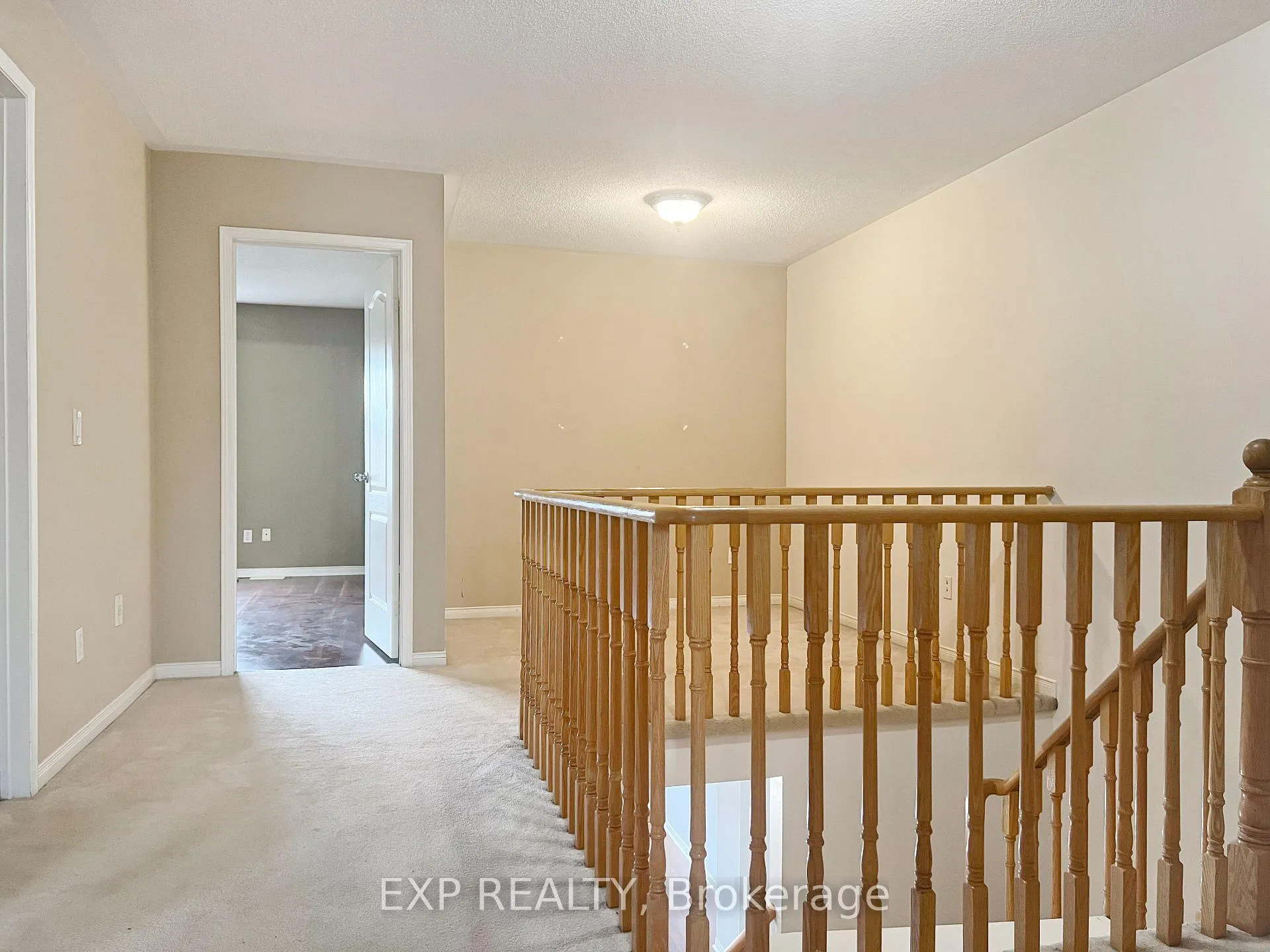Photo 15 of Unit Upper, 26 Millcliff Circle, Aurora, Aurora Grove — HOMEH