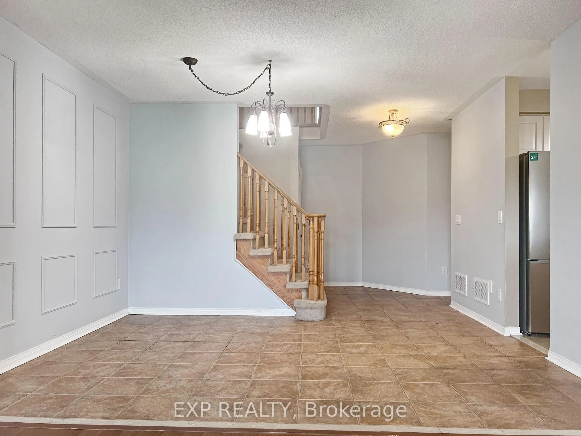 Photo 16 of Unit Upper, 26 Millcliff Circle, Aurora, Aurora Grove — HOMEH