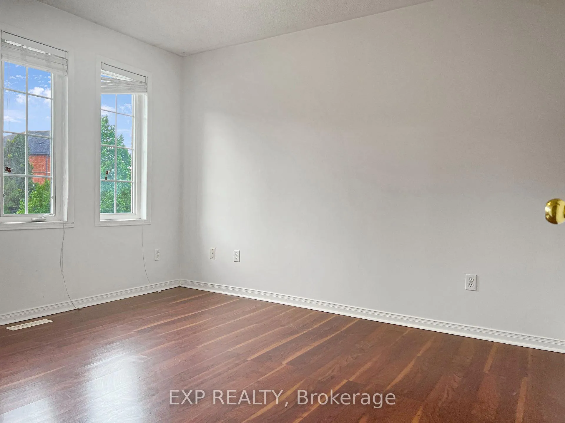 Photo 18 of Unit Upper, 26 Millcliff Circle, Aurora, Aurora Grove — HOMEH