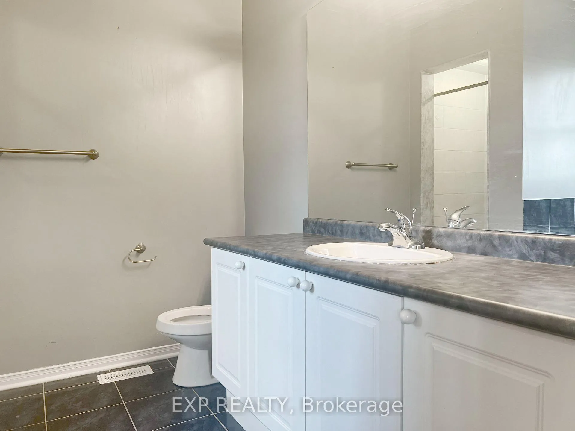 Photo 24 of Unit Upper, 26 Millcliff Circle, Aurora, Aurora Grove — HOMEH