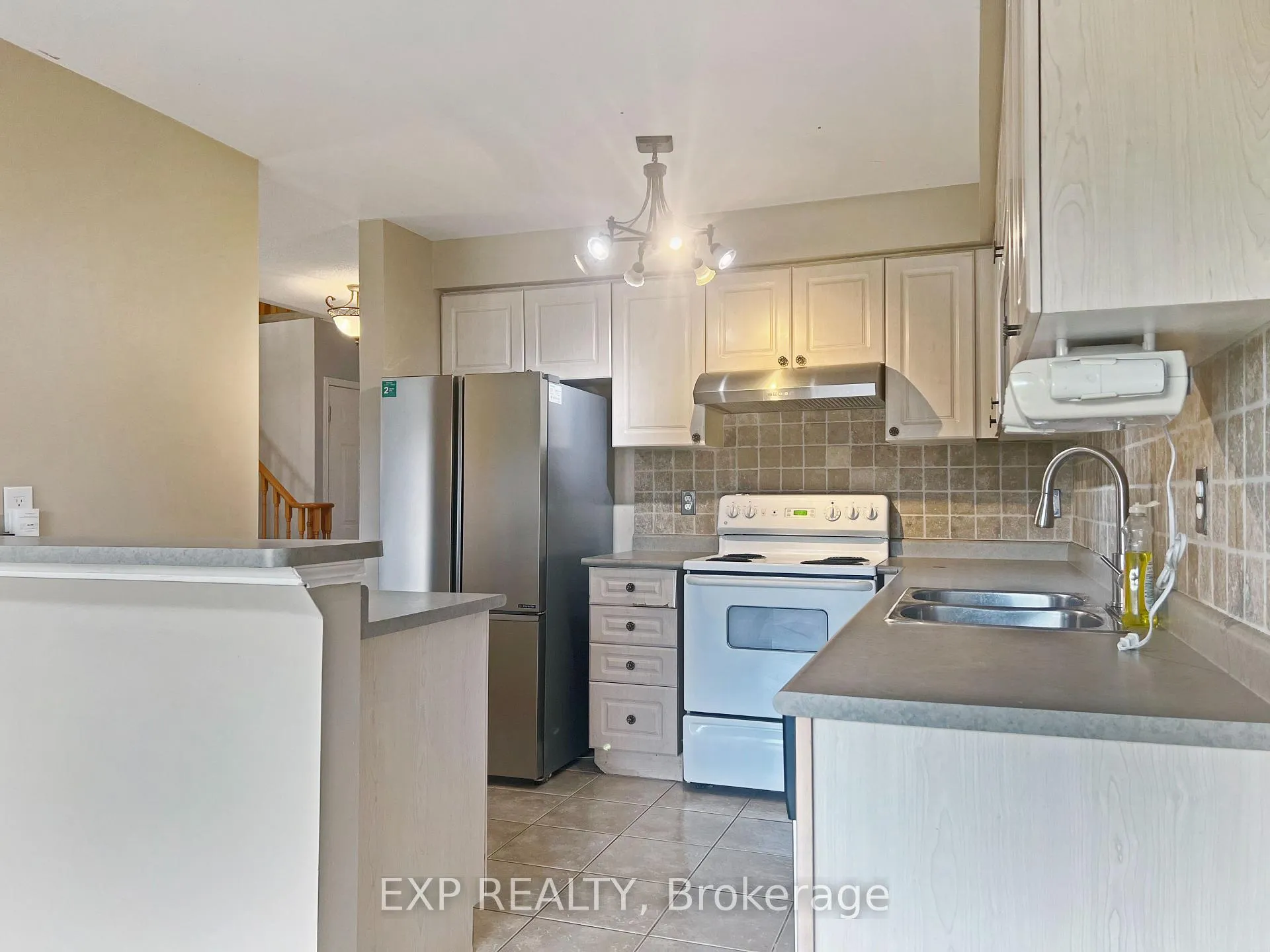 Photo 28 of Unit Upper, 26 Millcliff Circle, Aurora, Aurora Grove — HOMEH
