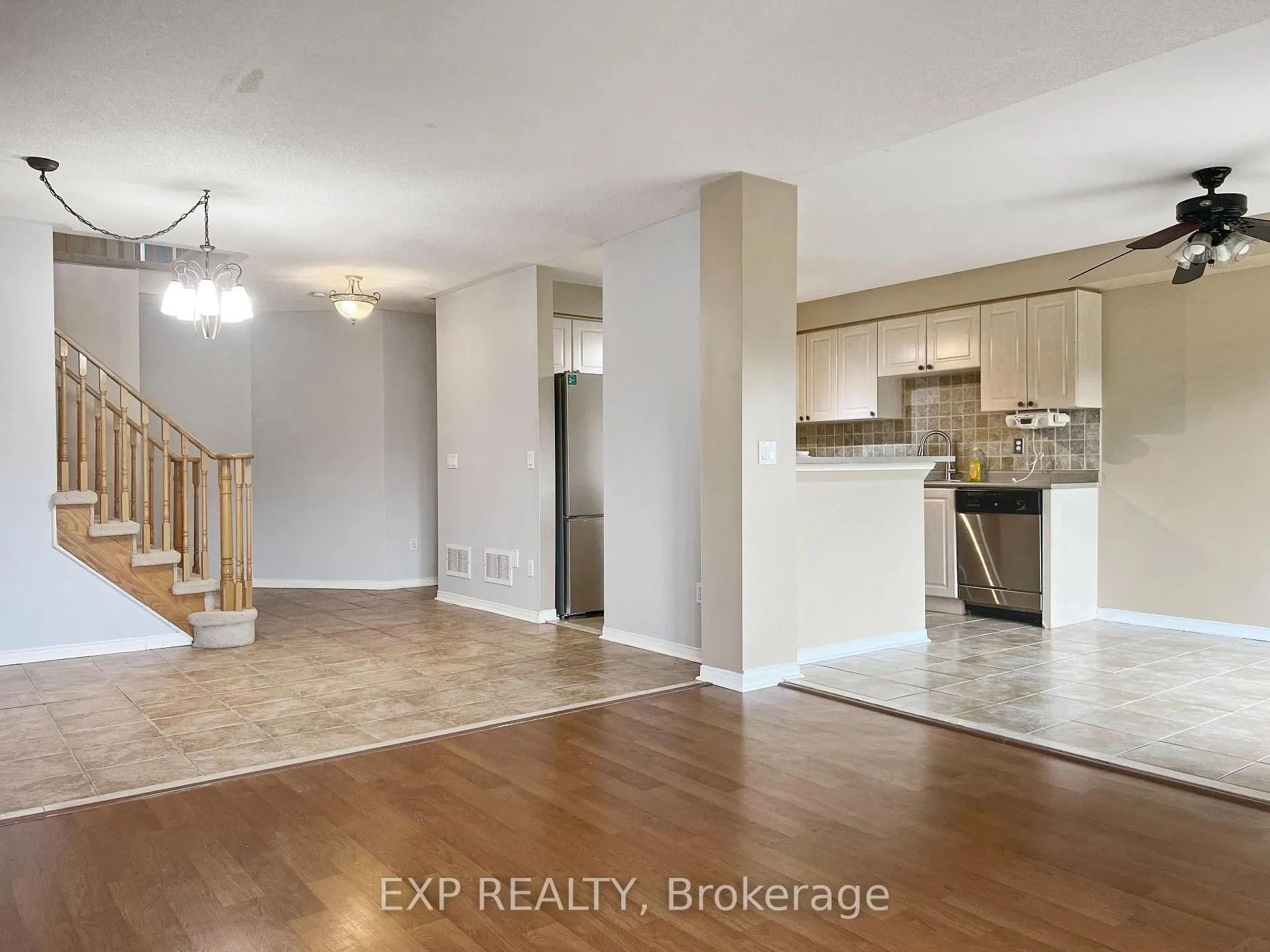 Photo 29 of Unit Upper, 26 Millcliff Circle, Aurora, Aurora Grove — HOMEH