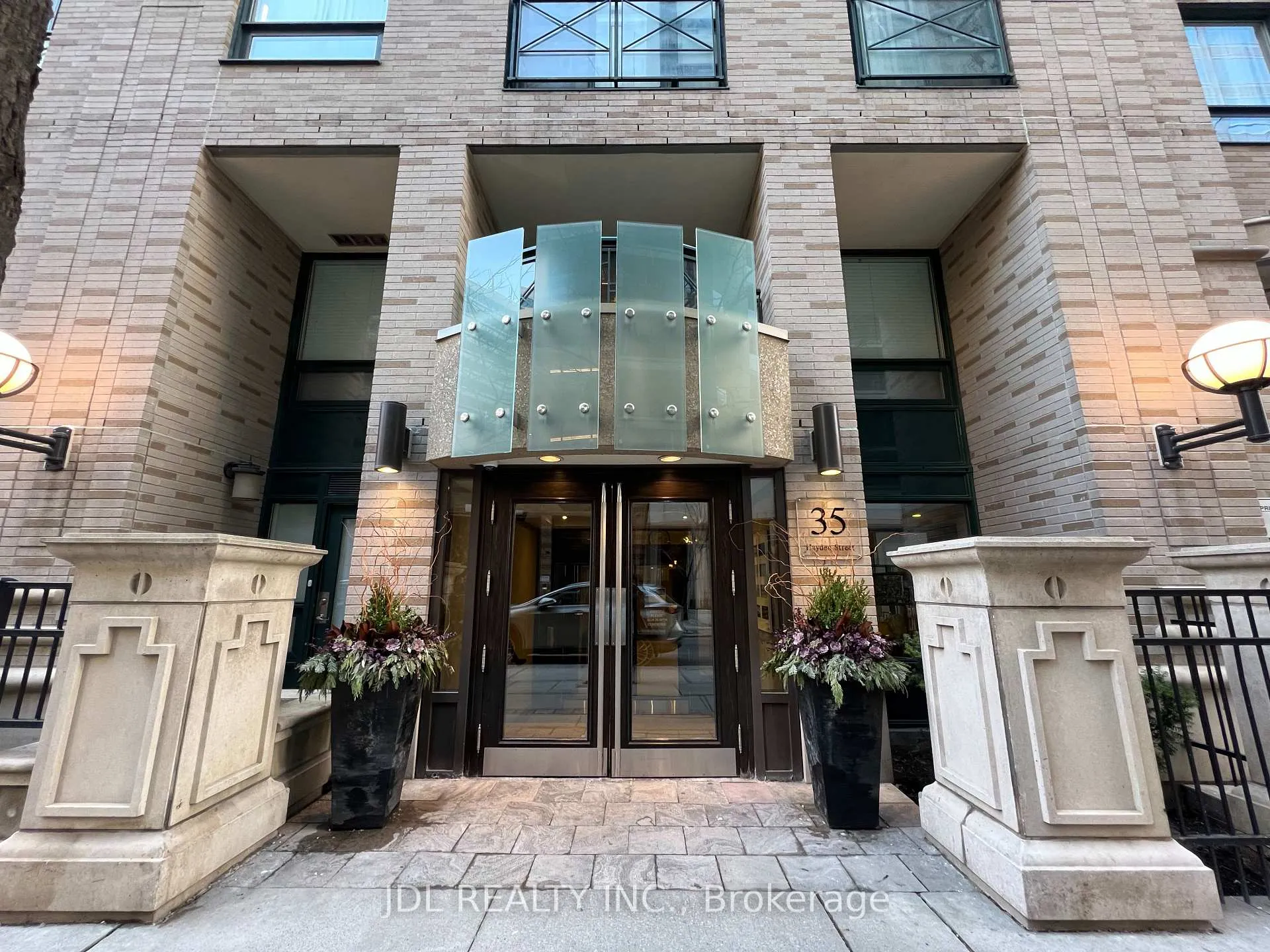 Photo 2 of Unit 915, 35 Hayden Street, Toronto, Church-Yonge Corridor — HOMEH