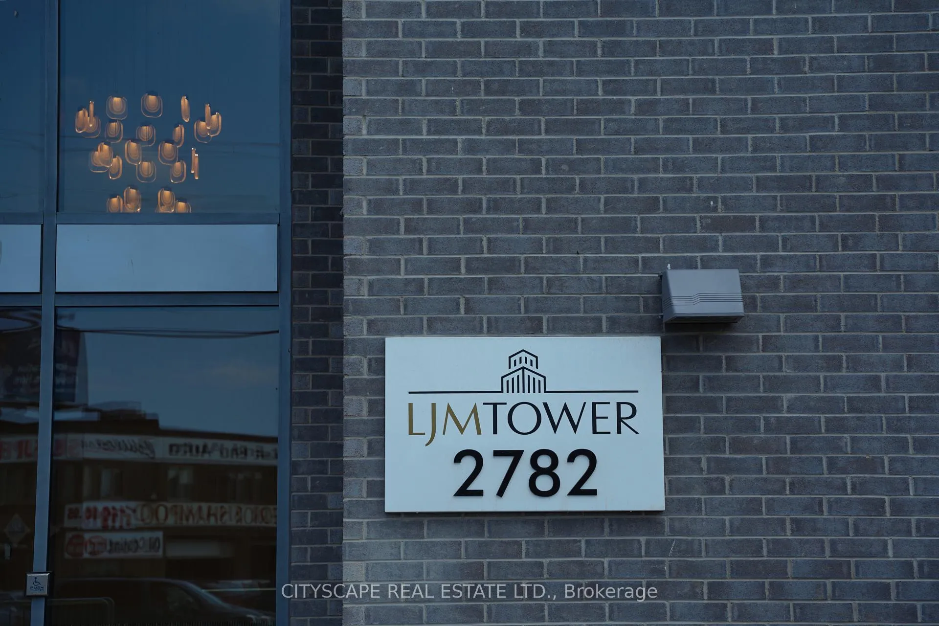 Photo 2 of Unit 913, 2782 Barton Street E, Hamilton, Riverdale — HOMEH