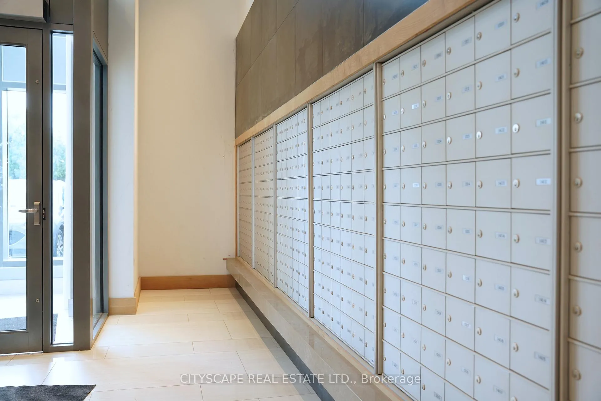 Photo 7 of Unit 913, 2782 Barton Street E, Hamilton, Riverdale — HOMEH