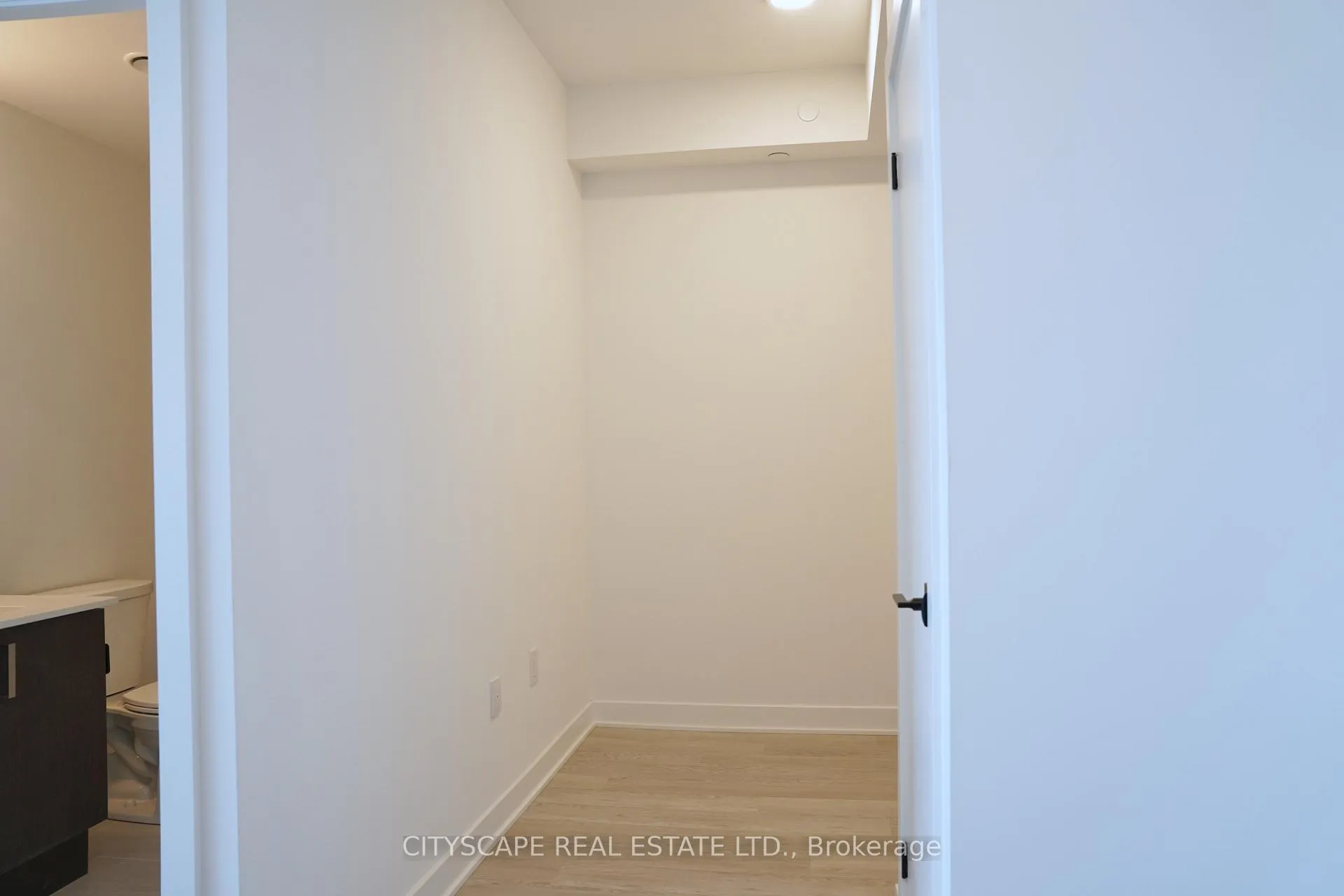 Photo 9 of Unit 913, 2782 Barton Street E, Hamilton, Riverdale — HOMEH