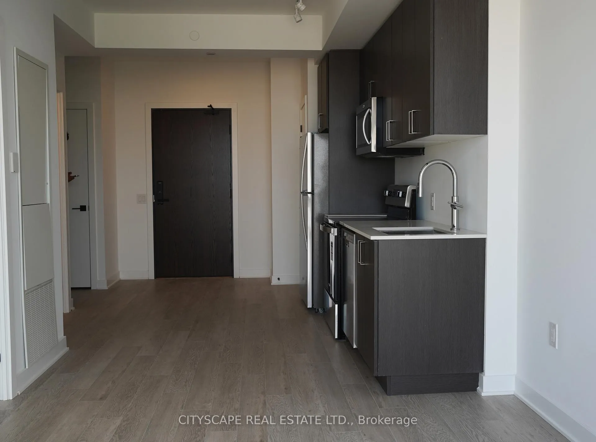 Photo 11 of Unit 913, 2782 Barton Street E, Hamilton, Riverdale — HOMEH