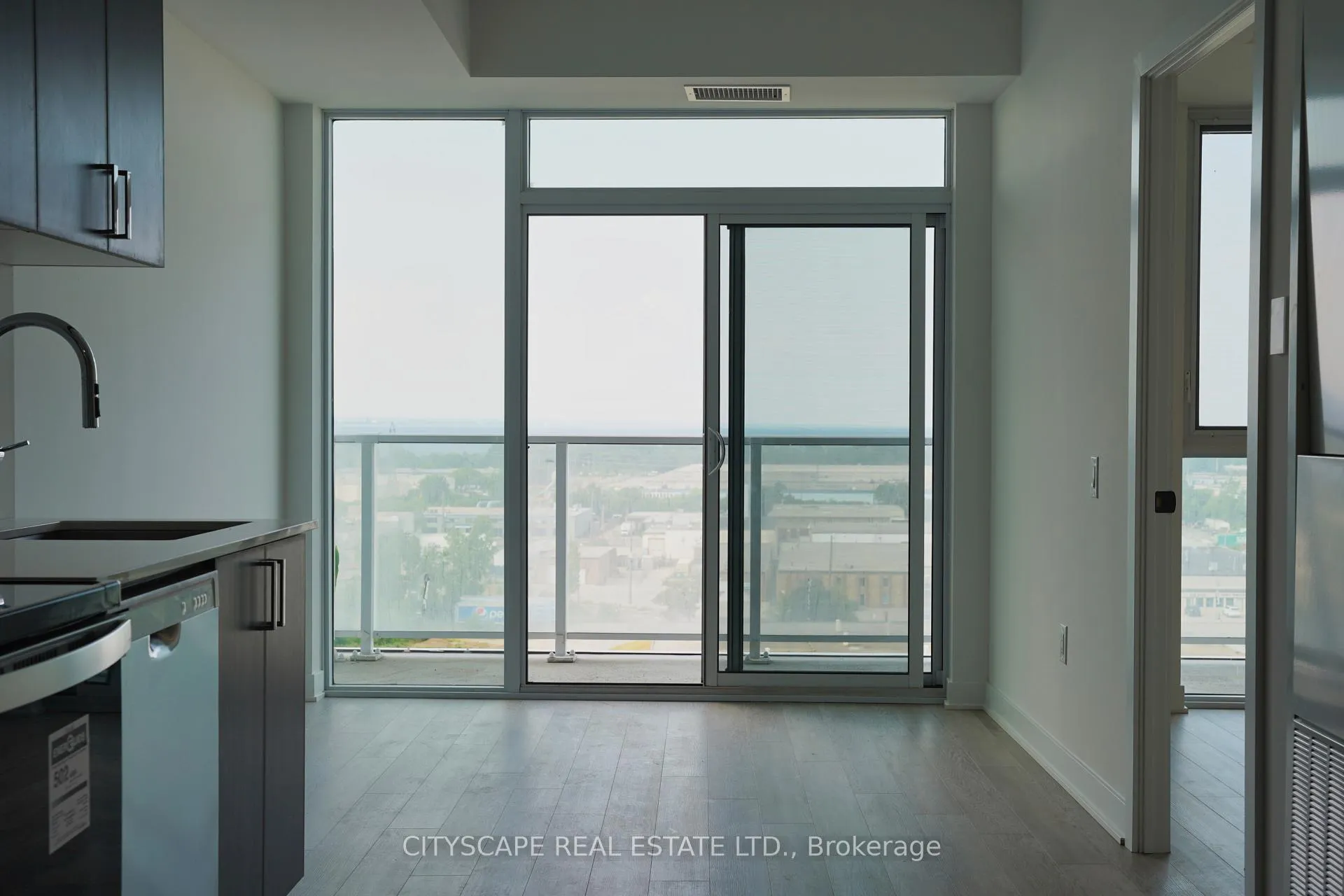 Photo 13 of Unit 913, 2782 Barton Street E, Hamilton, Riverdale — HOMEH
