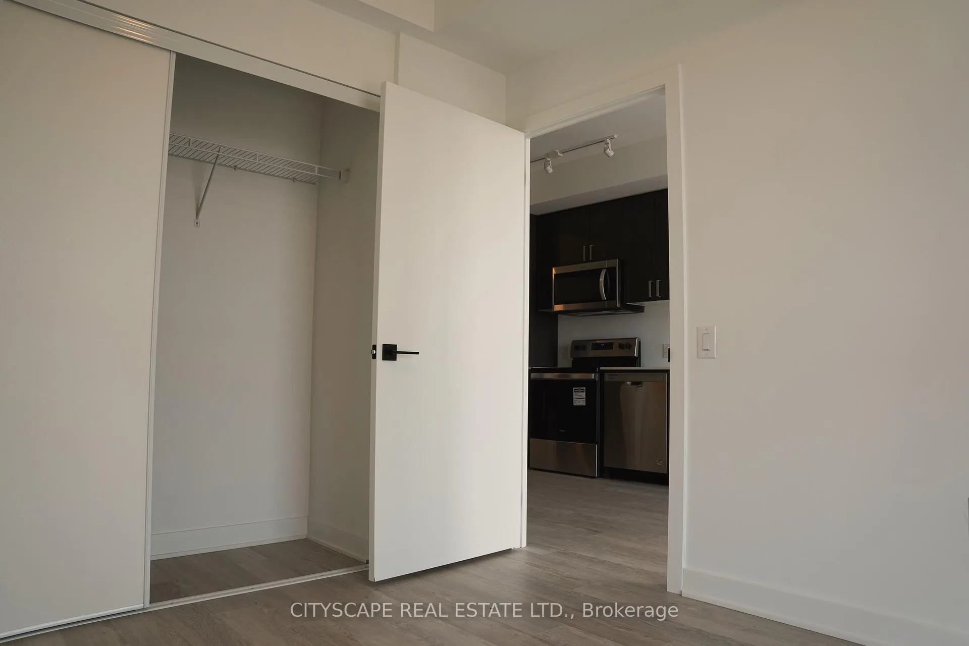 Photo 23 of Unit 913, 2782 Barton Street E, Hamilton, Riverdale — HOMEH